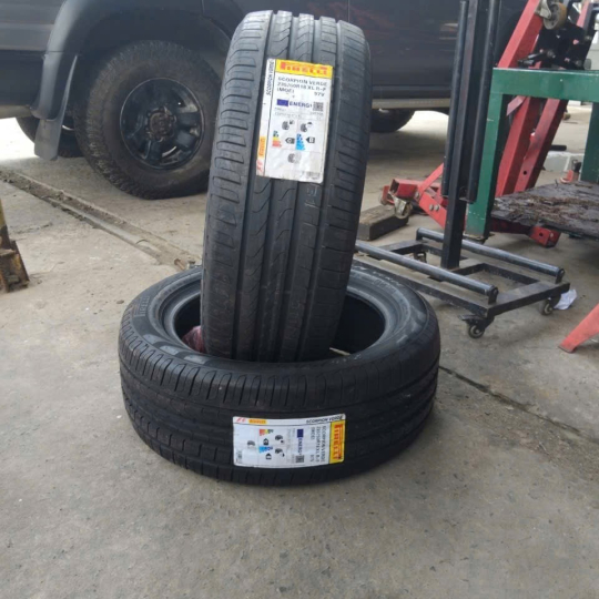 Lốp xe chính hãng